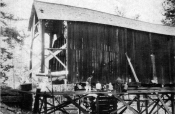 Covered bridge. Preparation before moving the covered bridge.