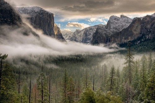 One of the most complete vista of Yosemite is from Tunnel View!